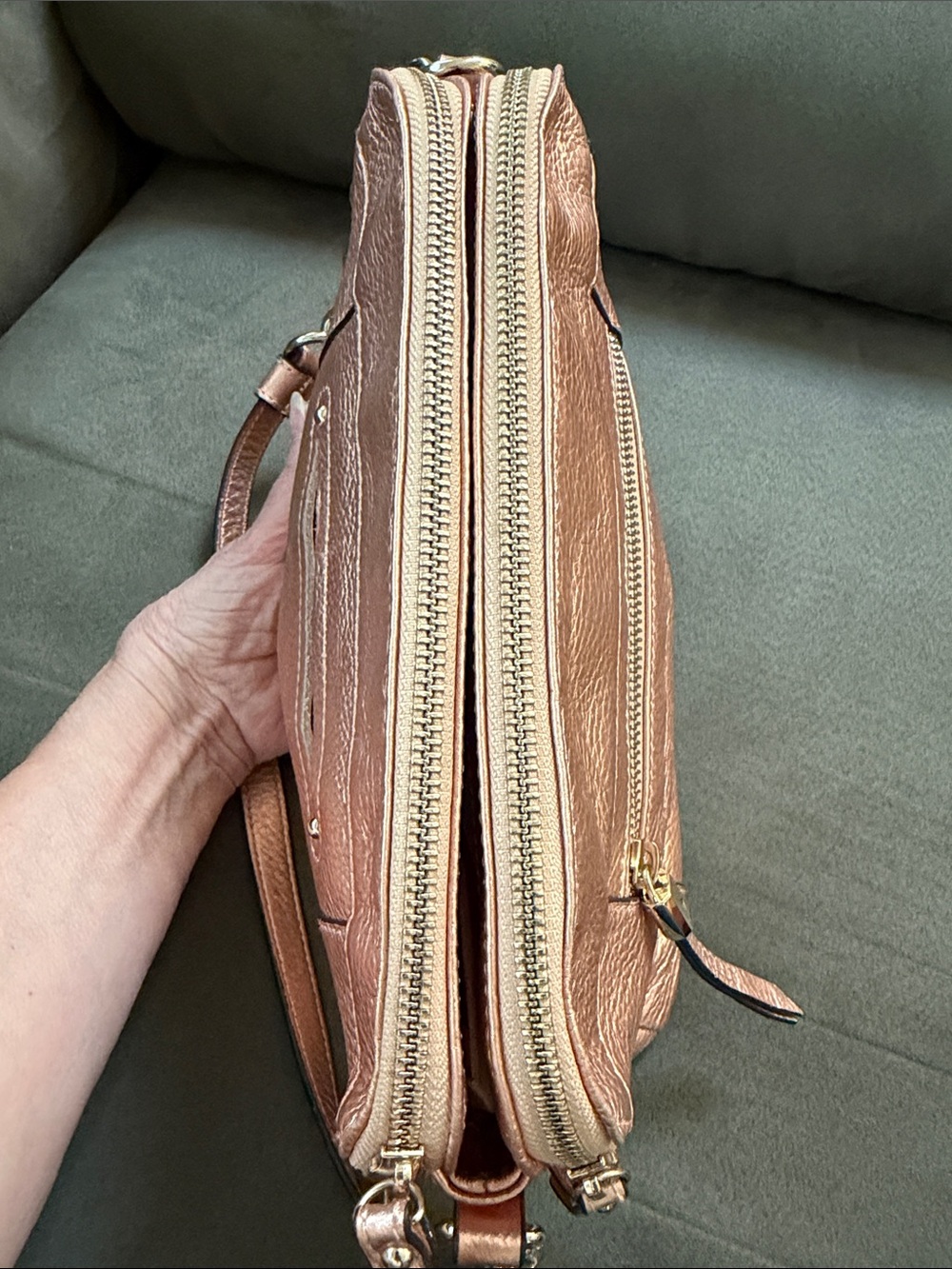 B Makowsky Metallic Rose Gold/Copper Leather Shoulder Bag - Picture 4 of 6